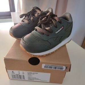 Reebok Classic Leather Sneakers Size 6